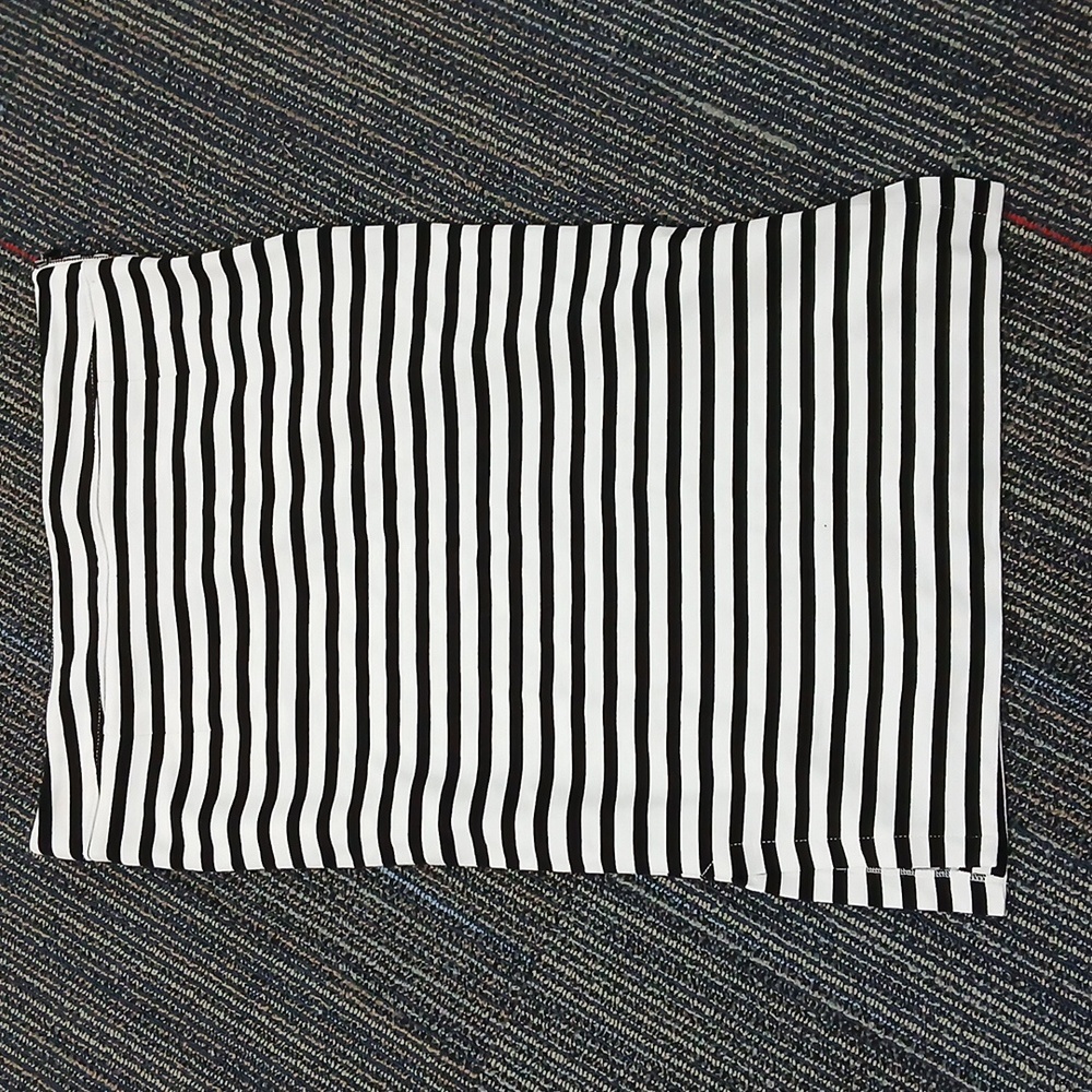 Banana Republic skirt Black White Striped Size 10